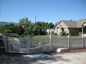 Vinyl interlock fence